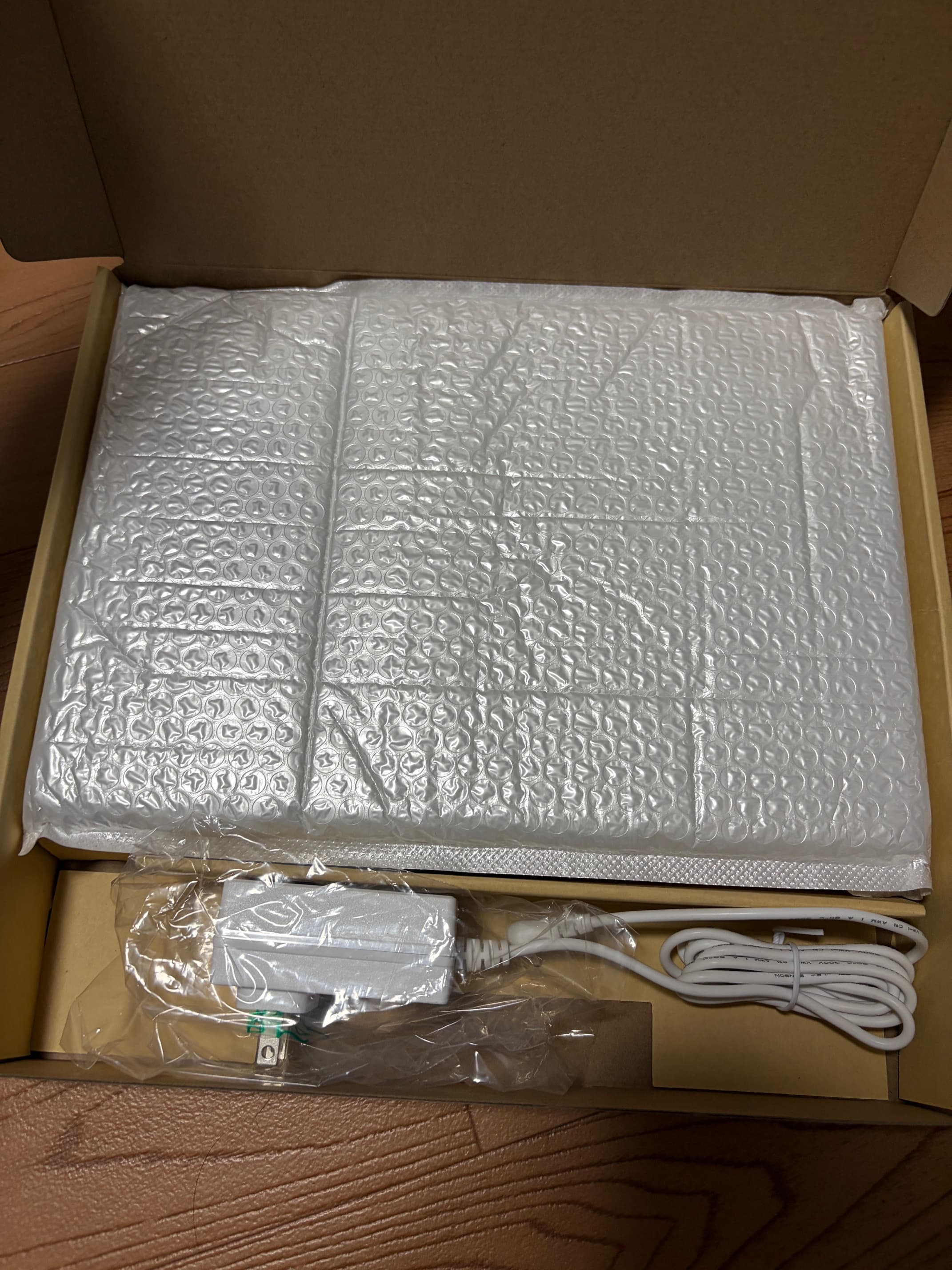 トトノエライトプレーンを箱から開けた状態の画像